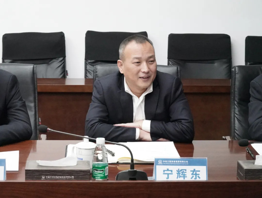 喜訊！重慶宇隧與中鐵裝備再次合作，成功簽約兩臺(tái)盾構(gòu)機(jī)！